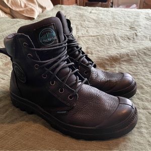 Palladium waterproof black boots